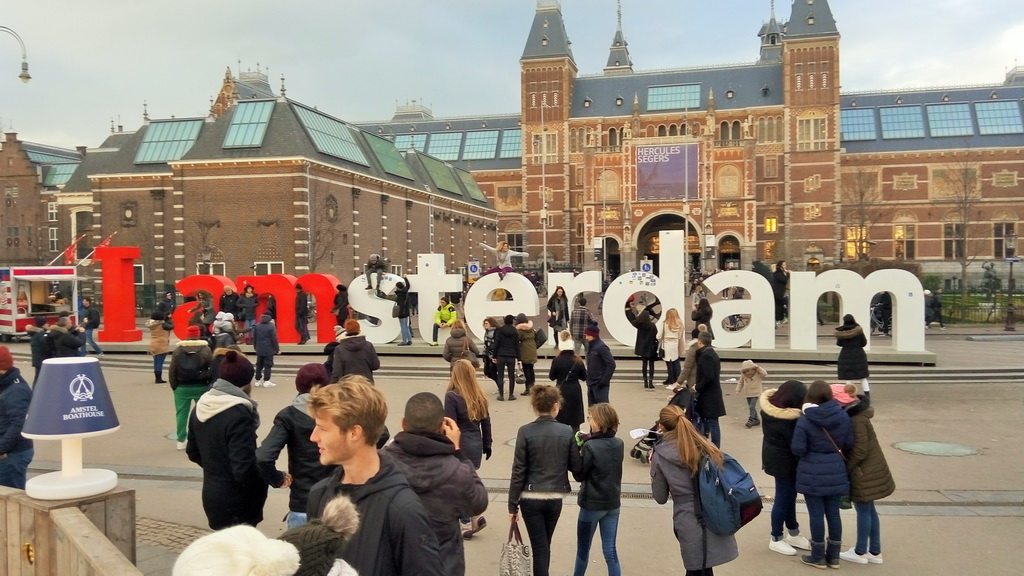 Сфотографировать с надписью "Я Амстердам"
