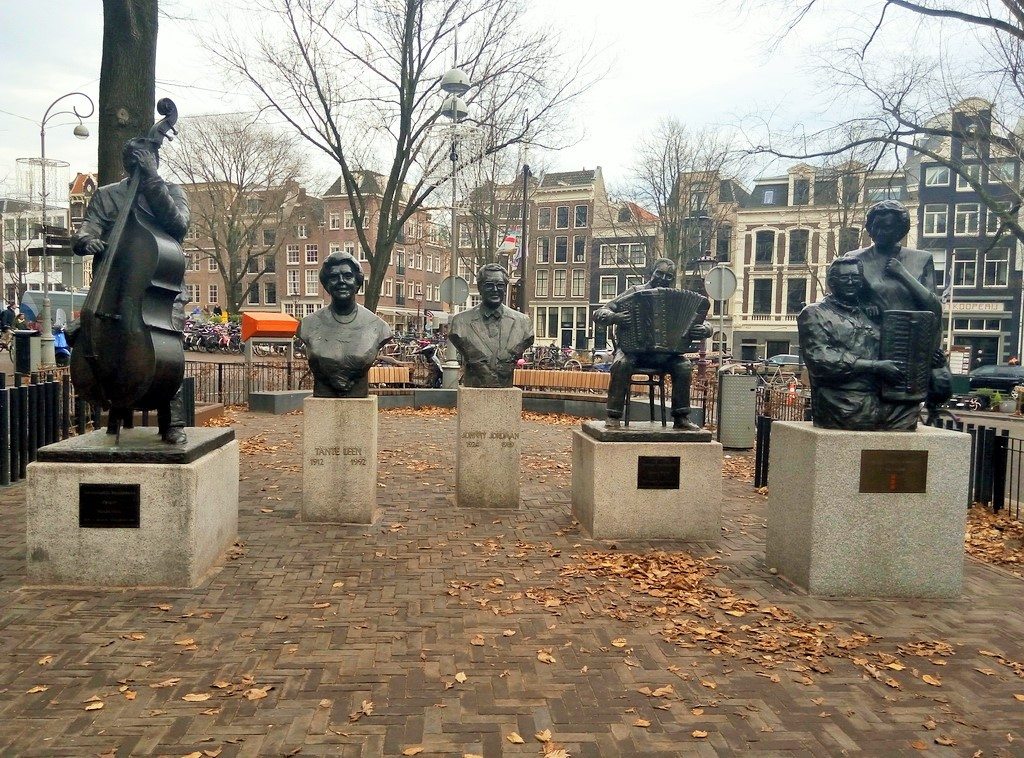 Бюсты композиторов в квартале Иордан в Амстердаме