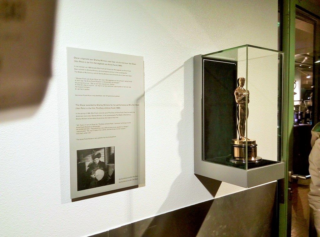 Оригинальная статуэтка «Оскар», которую получила актриса Шелли Уинтерс в 1959 году за роль второго плана в фильме «Дневник Анны Франк»