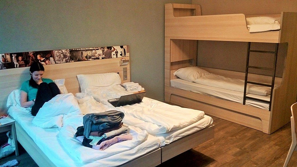 Общая комната в Meininger Hotel в Амстердаме