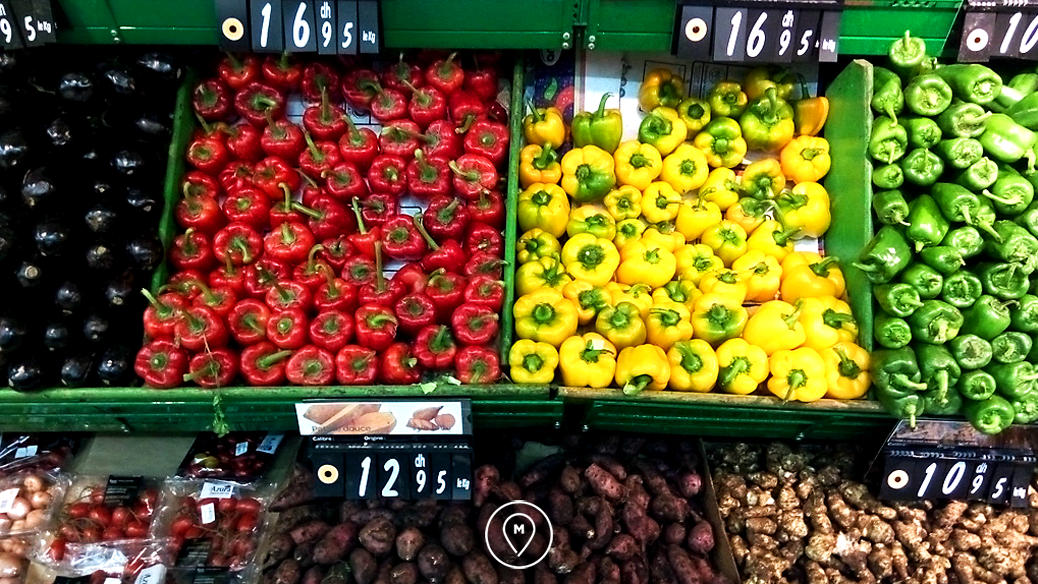 Овощи в Марокко: красные перцы - 12,95 дирхамов за кг (77,7 рублей)