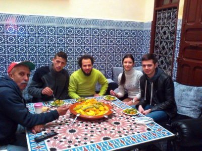 Традиционная марокканская семья, ужин с кускусом, Фес