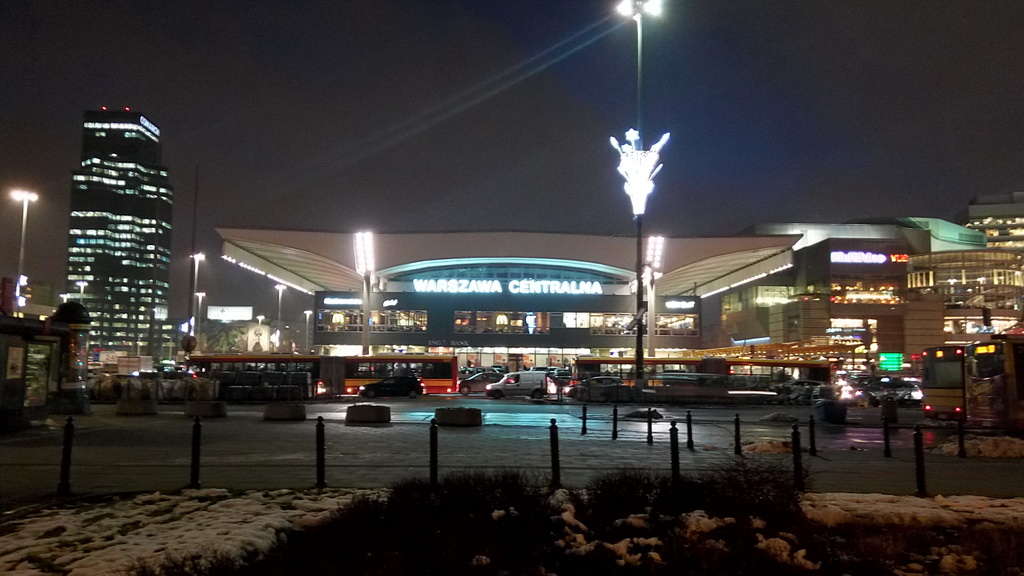 Как дешево добраться в аэропорт Варшавы Модлин?